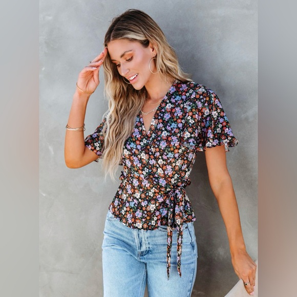 Vici Tops - NWOT VICI FLORAL WRAP TOP SIZE MEDIUM